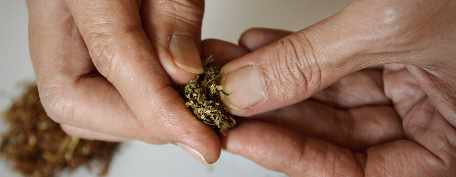 How To Grind Weed With Hands